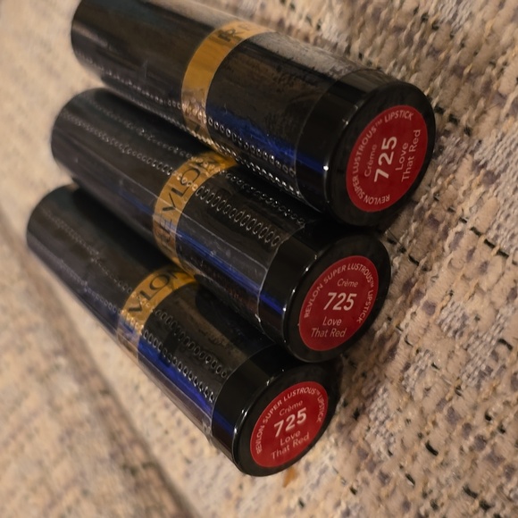 REVLON BRAND WOMEN'S SUPER LUSTROUS LIPSTICK BUNDLE OF 3 - Picture 5 of 6